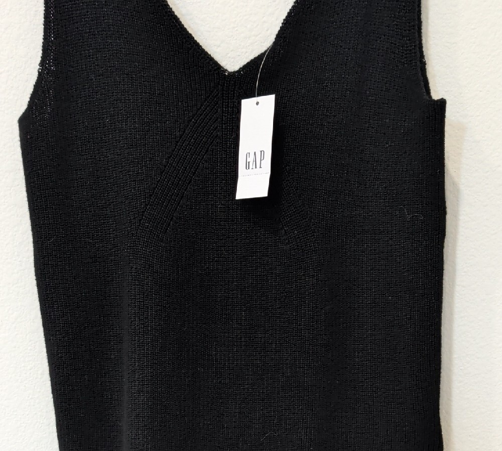 GAP Black V-Neck Ribbed Knit Tank - Picture 4 of 9